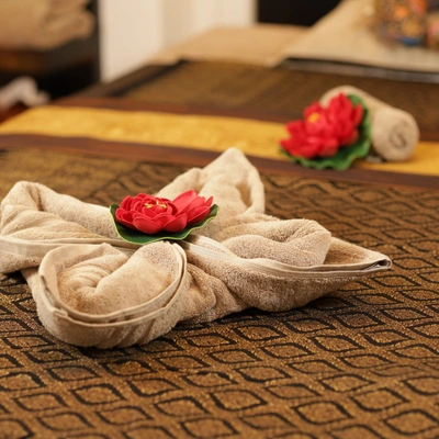 D Thai Massage Blumentuch